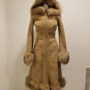 Alexander McQueen Women's Beige Winter Fur Coat Size 40